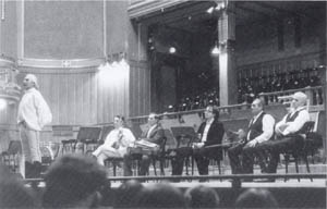 N�pm�v�szekkel a Zeneakad�mi�n
Karsai Zsigmond, Sz�kely Zsigmond (L�rincr�ve), B�rsony Mih�ly (Tiszaalp�r), Seb� Ferenc, Kov�cs Tivadar, Nyisztor Gy�rgy (M�hker�k)
(fot�: ismeretlen szerz�)
